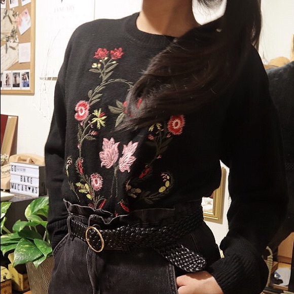 BLACK EMBROIDERED SWEATER PULLOVER - Picture 2 of 3